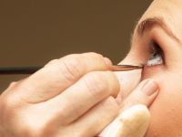 Πώς να καθαρίζετε τα πινέλα μακιγιάζ με ασφάλεια και αποτελεσματικότητα