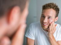 Γιατί έχετε ξηρό δέρμα και τι λύσεις προτείνουν οι δερματολόγοι