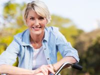 Η καθημερινή βιταμίνη που αποδεδειγμένα μας κρατά πιο υγιείς καθώς γερνάμε