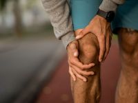 Πόνος στο γόνατο: Πότε οφείλεται σε αρθρίτιδα και πότε σε χονδροπάθεια;