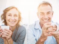 Μήπως ο καφές σας γερνάει πιο γρήγορα; Πώς επιδρά η καφεΐνη στο δέρμα