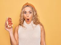 Οι 7 τροφές που προκαλούν περισσότερη φλεγμονή — Με τι απλό να τις αντικαταστήσετε