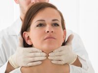 Κύστη θυρεοειδούς: Συμπτώματα, αιτίες, διάγνωση και θεραπεία