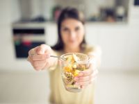 8 τροφές που καταπολεμούν τη φλεγμονή καλύτερα και από το τζίντζερ