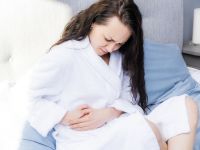 Πόνος στη δεξιά πλευρά της κοιλιάς στις γυναίκες: Είναι χολόλιθοι ή κάτι άλλο;
