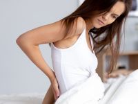 Τι προκαλεί πόνο κάτω δεξιά στην πλάτη – Πότε είναι λόγος ανησυχίας