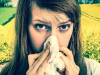 Γιατί με κάθε χρόνο που περνάει χειροτερεύουν οι αλλεργίες σας;