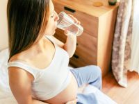 Τα "παντοτινά χημικά" στο νερό συνδέονται με αύξηση βρεφικής θνησιμότητας - Έρευνα