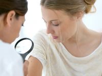 Τα 10 πιο σημαντικά σημάδια καρκίνου του δέρματος, σύμφωνα με τους δερματολόγους