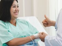 Πρωτοποριακή θεραπεία ανέτρεψε “σχεδόν ανίατο” καρκίνο του αίματος – Σε ύφεση το 64% των ασθενών