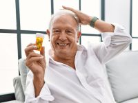 Συμπληρώματα μαλλιών για άνδρες: Τι λειτουργεί πραγματικά κατά της τριχόπτωσης και τι όχι