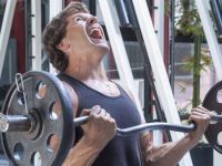 “Βγάλτε το από μέσα σας”: Οι βρισιές μας κάνουν σωματικά πιο δυνατούς