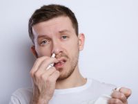 Μόνιμα βουλωμένη μύτη: Αιτίες και λύσεις για τη χρόνια συμφόρηση των ιγμορείων