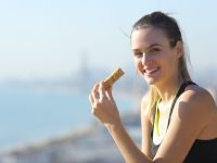 Οι μεγαλύτερες τάσεις στη διατροφή το 2025: Τι έγινε της μόδας και γιατί είχε σημασία