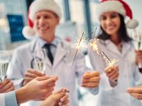 Οι μεγαλύτερες ιατρικές ανακαλύψεις του 2025 που μας γέμισαν ελπίδες