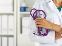 Οι εφημερίες του 2026 σε νοσοκομεία, ΠΦΥ, ΕΚΑΒ: Πώς κατανέμονται τα 302 εκατ. ευρώ