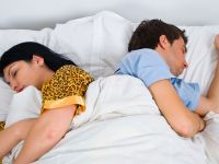 Ποιες στάσεις ύπνου επηρεάζουν την υγεία της καρδιάς, τον μεταβολισμό και τη συνολική ευεξία