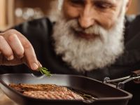 Θέλετε να φτάσετε τα 100; ΜΗΝ γίνετε χορτοφάγοι: Τι αποκάλυψε νέα μελέτη