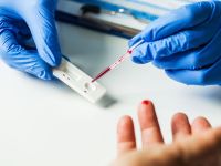 Ανίχνευση Αλτσχάιμερ με ένα τρύπημα δαχτύλου στο σπίτι - Έρευνα