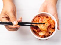 Η κορεατική λιχουδιά που θωρακίζει το ανοσοποιητικό – Το φτιάχνετε πανεύκολα και διατηρείται μήνες