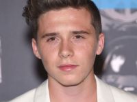 Γιατί ο Brooklyn Beckham ξέσπασε κατά των γονιών του – Τα υγιή όρια σε ελεγκτικούς γονείς