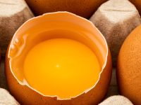 Τι συμβαίνει στον εγκέφαλο όταν τρώτε τροφές πλούσιες σε χολίνη όπως τα αυγά;