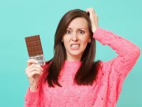 Τι σημαίνει όταν η σοκολάτα ασπρίζει στην επιφάνεια; Δεν είναι μούχλα