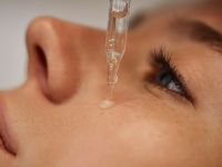 Πόσο συχνά πρέπει να εφαρμόζετε ρετινόλη για πιο υγιές και λαμπερό δέρμα