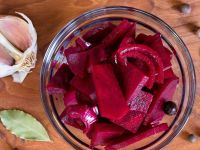 Γιατί πρέπει να αρχίσετε να τρώτε παντζάρια τουρσί - Τι να προσέχετε