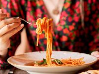 Τι συμβαίνει με το ζάχαρο όταν τρώτε ζυμαρικά με κόκκινη σάλτσα