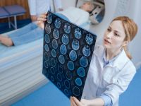 Καρκίνος: Η επιστήμη τρέχει, ο προσυμπτωματικός έλεγχος μένει πίσω