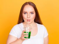 Λίστα με τα τρόφιμα και ποτά που “κόβουμε” για να χάσουμε βάρος