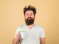 5 σοβαρές παρενέργειες του να πίνετε καφέ με άδειο στομάχι