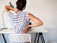 Οι δύο διατάσεις, που συνιστά χειρουργός σπονδυλικής στήλης, εάν εργάζεστε σε γραφείο [video]