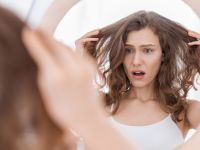 "Καμπανάκι" για κίνδυνο από τα extensions μαλλιών - Τι ανέδειξε έρευνα