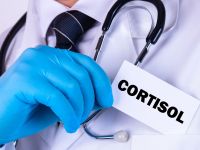 5 σημάδια ότι σας έχει κατακλύσει η κορτιζόλη – Τι βήματα να κάνετε