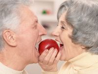 4 δίαιτες που μπορεί να παρατείνουν το προσδόκιμο ζωής ακόμα και αν έχετε «κακά» γονίδια