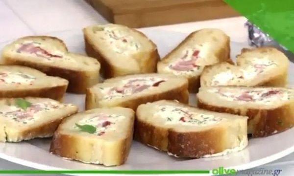 Εύκολα καναπεδάκια με γαλλική μπαγκέτα, φέτα, ζαμπόν και πιπεριά Φλωρίνης