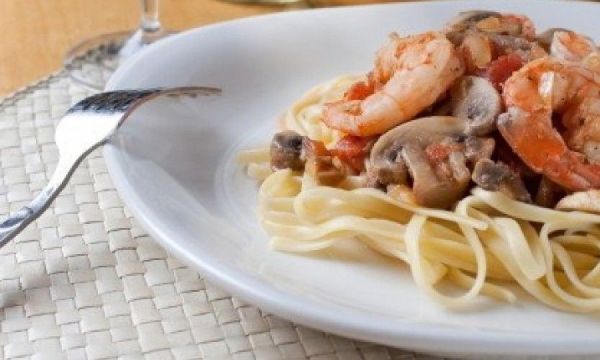 Λινγκουίνι με γαρίδες και μανιτάρια
