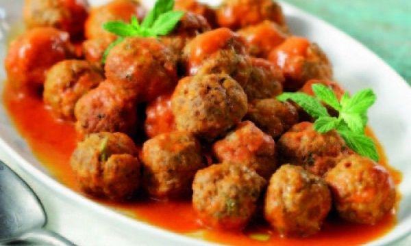 Κεφτεδάκια με παρμεζάνα και σάλτσα ντομάτας χωρίς τηγάνι