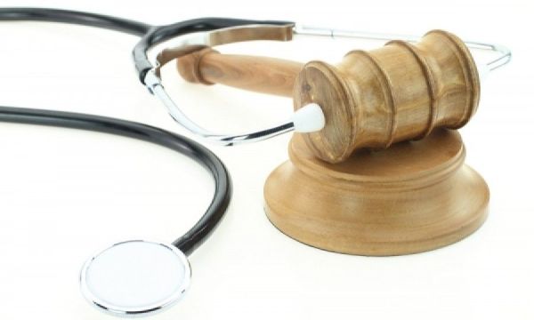 Θεσσαλονίκη: Στο εδώλιο τρεις γιατροί για απάτη εις βάρος του Δημοσίου