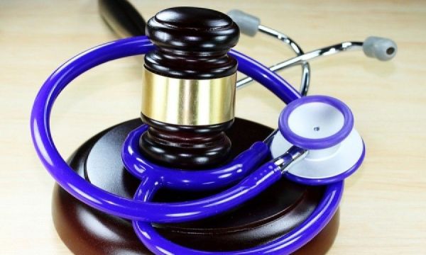 Πρόστιμο σε πανεπιστημιακό γιατρό για πράξεις σεξουαλικής παρενόχλησης