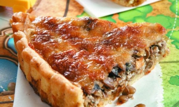 Τάρτα με φακές, μανιτάρια, τυρί και μυρωδικά