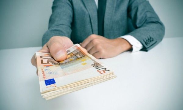 Στον εισαγγελέα για χρηματισμό δύο επόπτες Υγείας