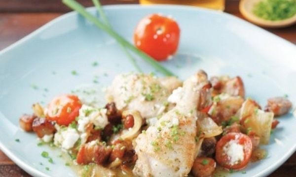 Κοτόπουλο ξιδάτο στη γάστρα με ντοματίνια και φέτα