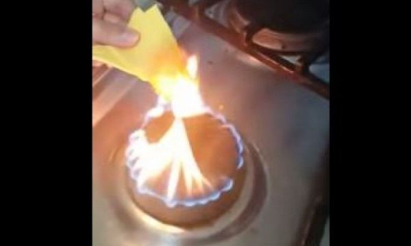 Το τυρί που το καις και δεν λιώνει! (βίντεο)