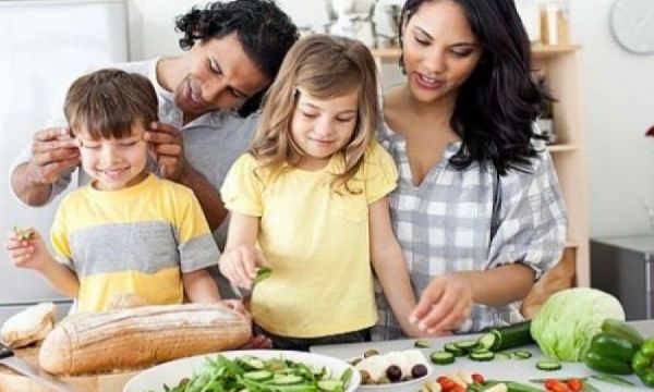 Πόσο σημαντικά είναι τα οικογενειακά γεύματα για ένα παιδί;