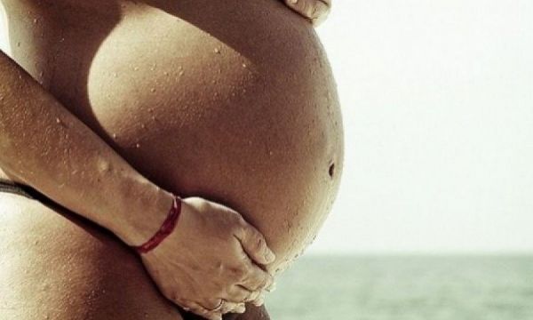 Αυτά είναι τα πράγματα που πρέπει να γνωρίζει μία έγκυος όταν πηγαίνει στη θάλασσα!