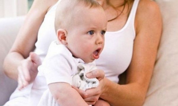 Έτσι θα σταματήστε το λόξυγκα του μωρού σας