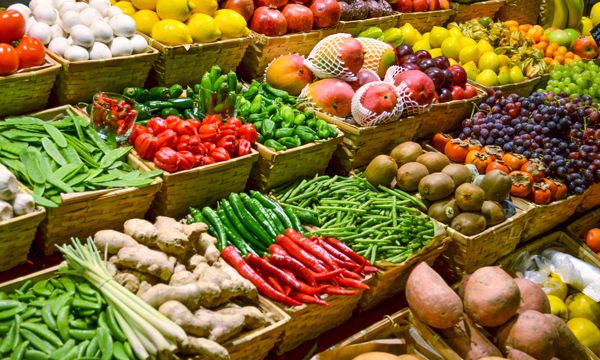 Σχεδόν 4 τόνοι ακατάλληλων φρούτων δεσμεύτηκαν στην αγορά του Ρέντη